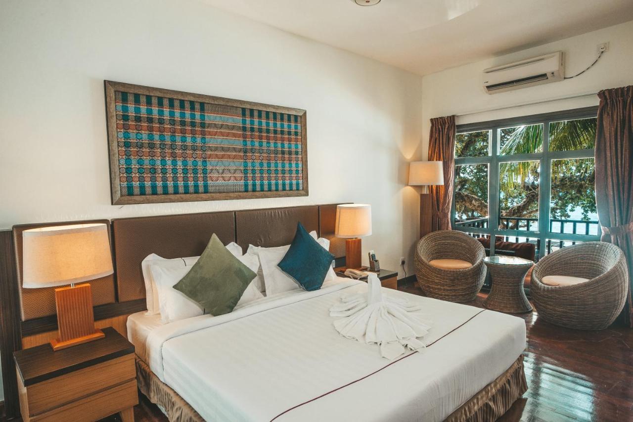Tunamaya Beach&Spa Resort Kampong Mukut Exterior foto