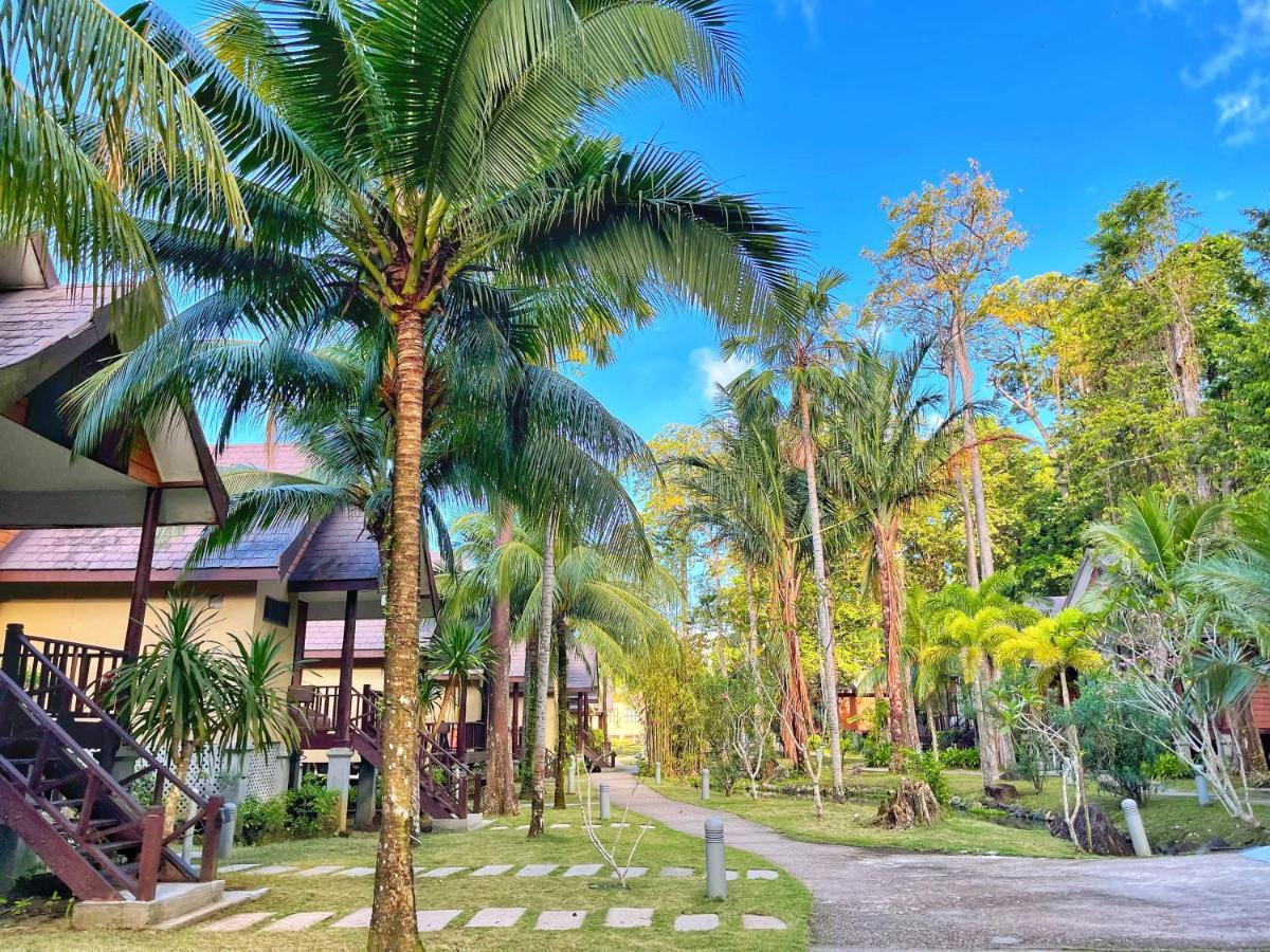 Tunamaya Beach&Spa Resort Kampong Mukut Exterior foto