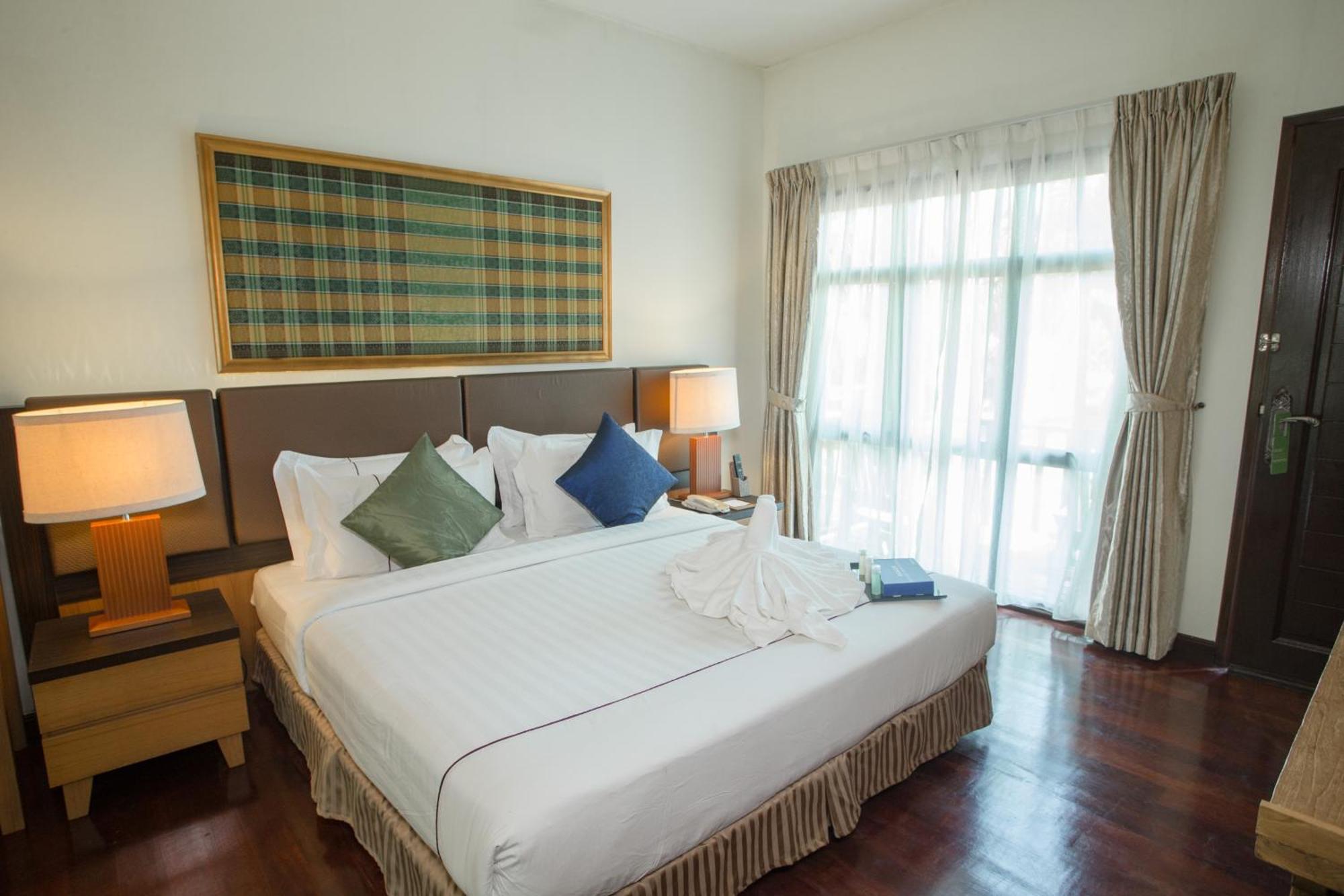 Tunamaya Beach&Spa Resort Kampong Mukut Exterior foto